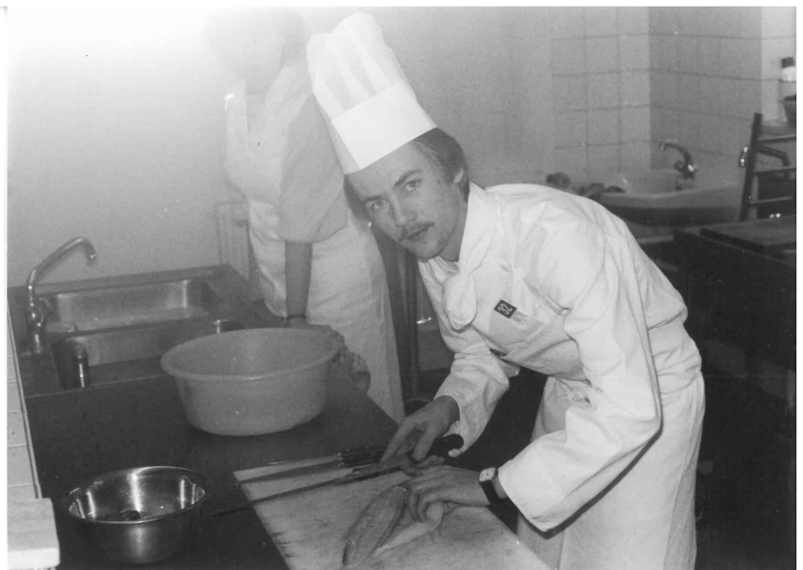 Hotelier Josef Puchas von den PuchasPLUS Thermenhotels beim Kochen auf dem Schiff der Queen Elizabeth